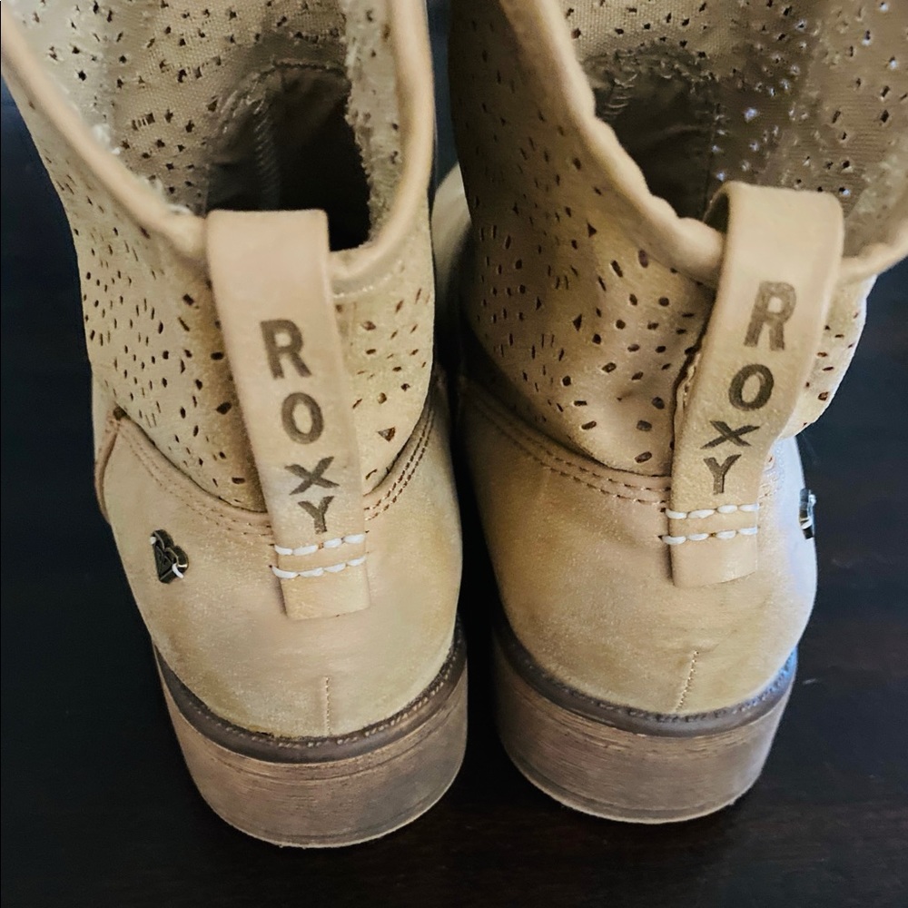 Tan Roxy booties